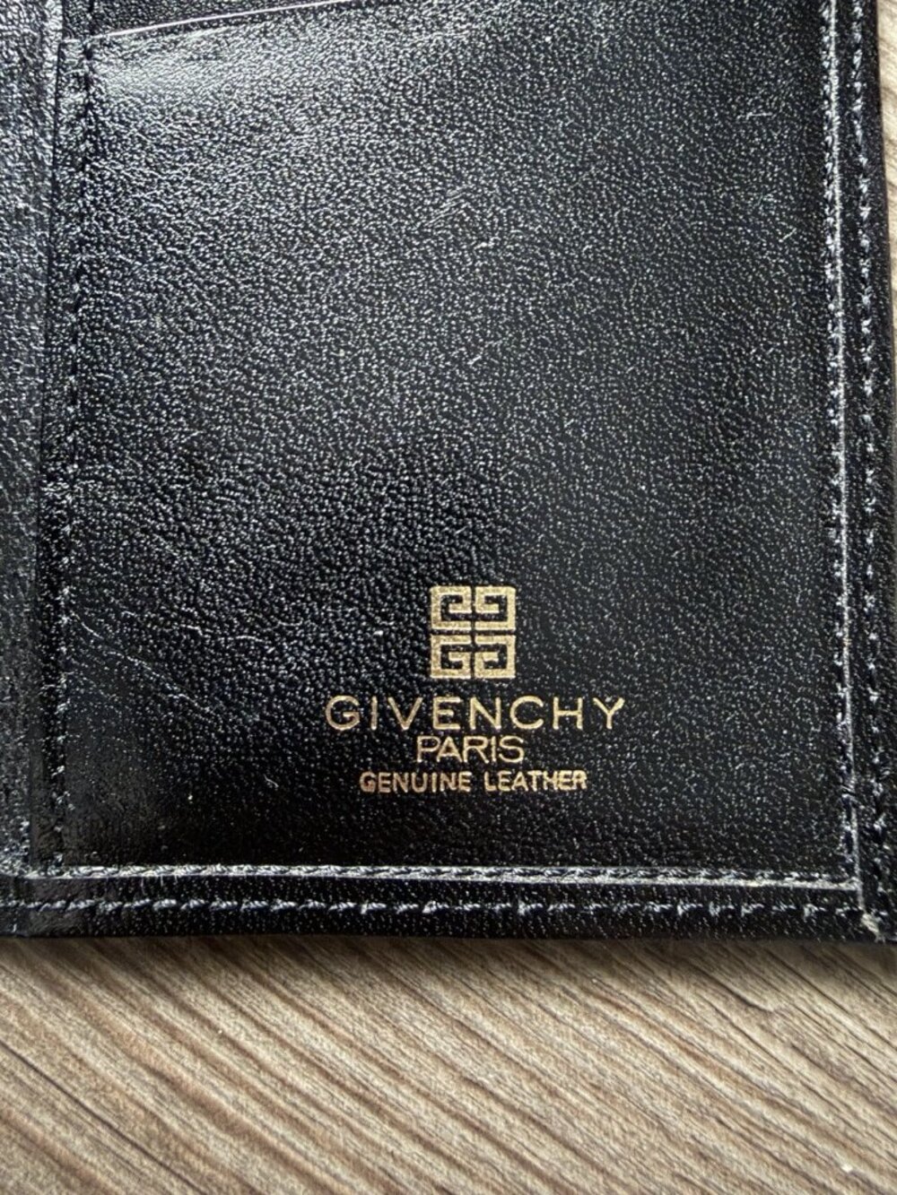 Givenchy Paris Men’s Black Leather Bifold Card Wallet Engraved Logo Minimalistic - Picture 3 of 9